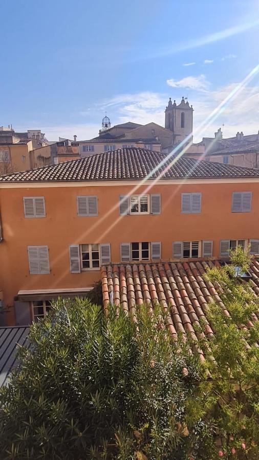 Sunny Apartment With Nice View In History City Center Aix-en-Provence Eksteriør bilde